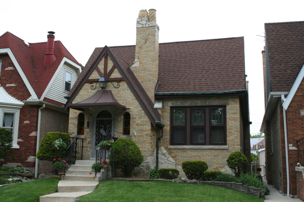 6124 N Mason – A tudor from 1930