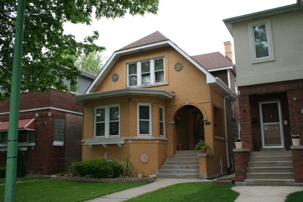 6115 N Austin – A bungaloid from 1927