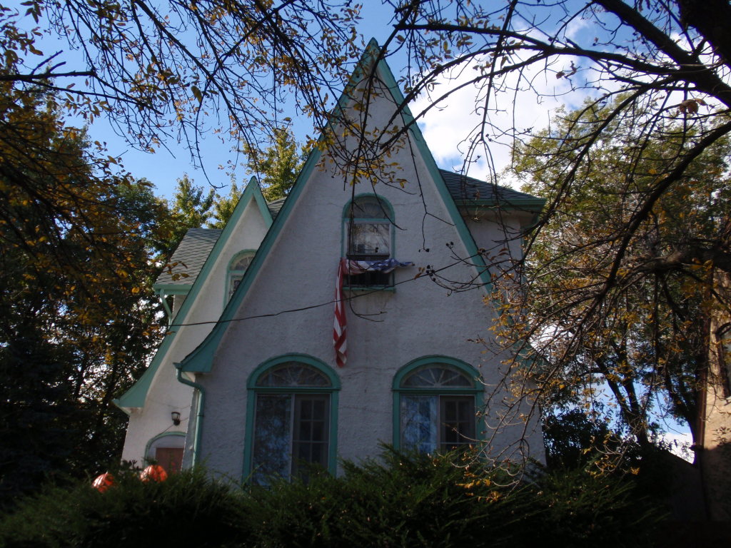 5470 N Parkside Ave – Gothic cottage circa 1889